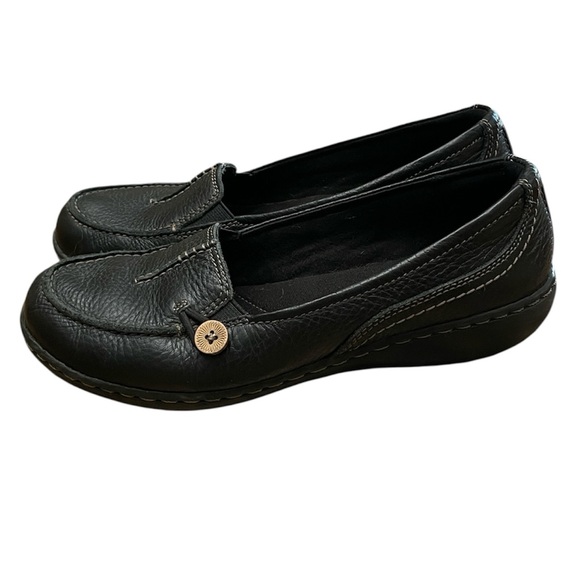 CLARKS BENDABLE COLLECTION WOMENS  BLACK LEATHER SLIP ON LOAFERS SIZE 7 - Picture 1 of 8